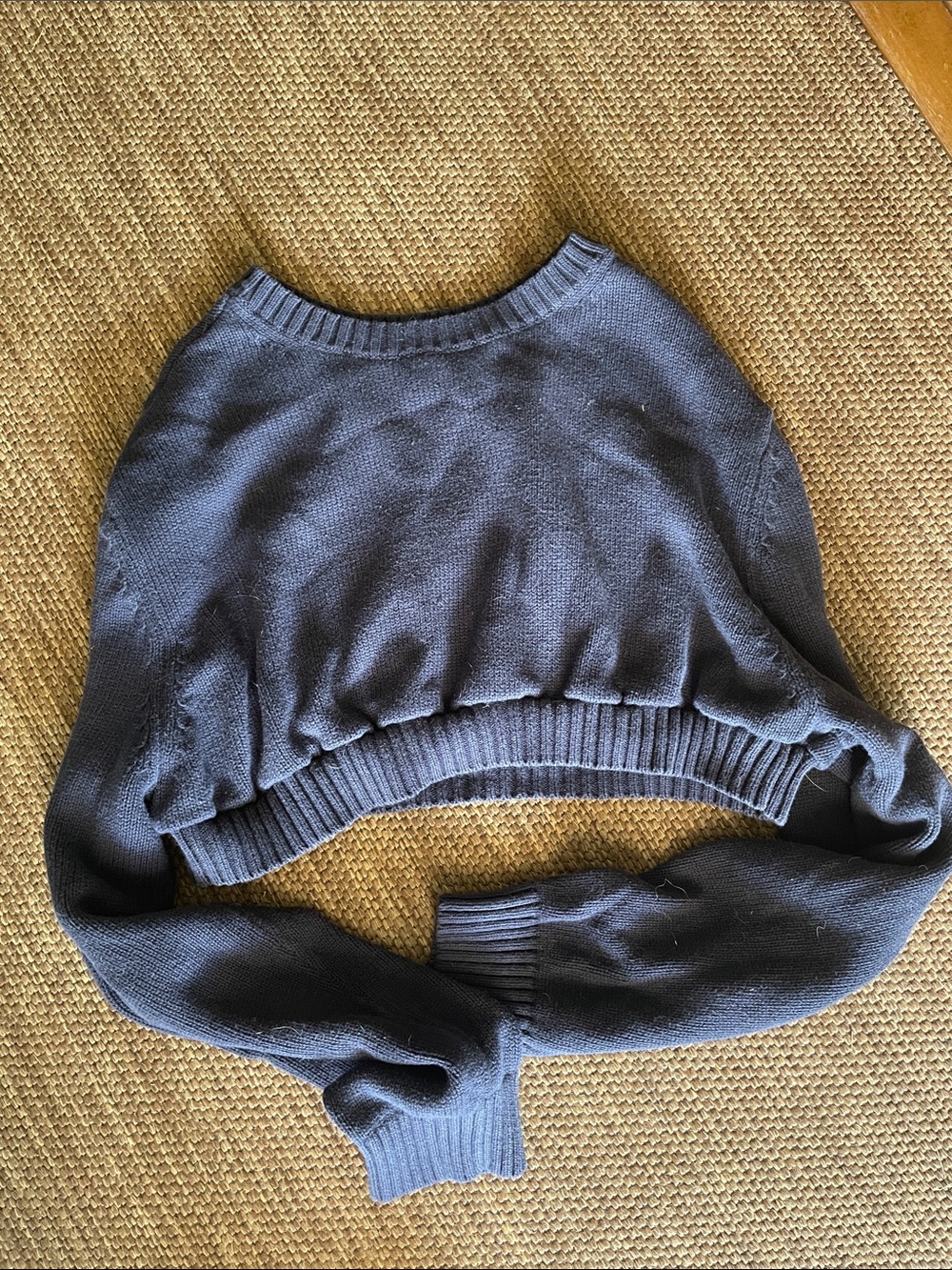 Cropped navy blue sweater